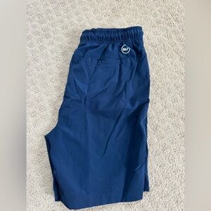 Vineyard Vines boys Performance shorts XL